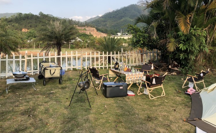 Mobilier exterior și mărci de camping pentru a accelera pe banda rapidă