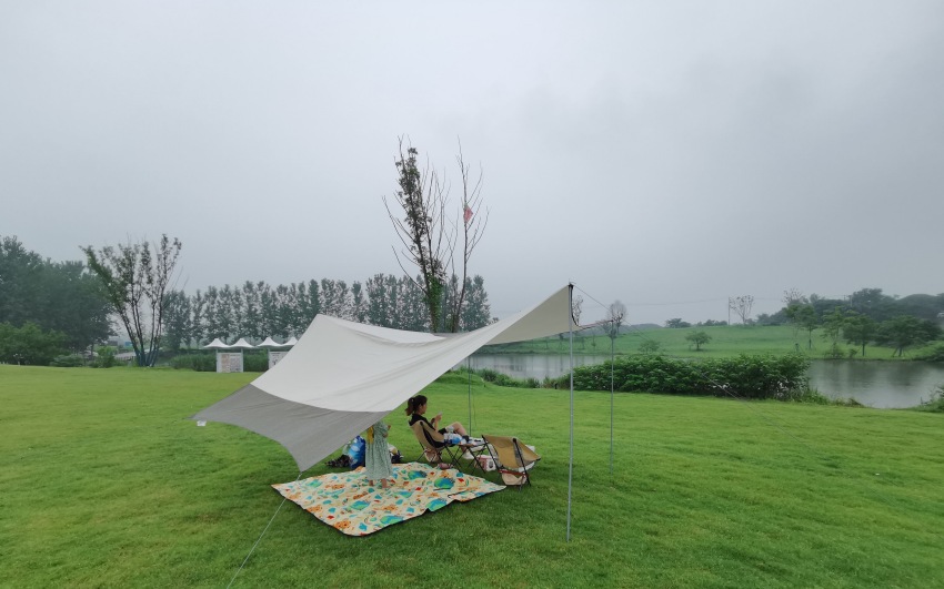 Camping solo, cum să construiești un baldachin singur?
