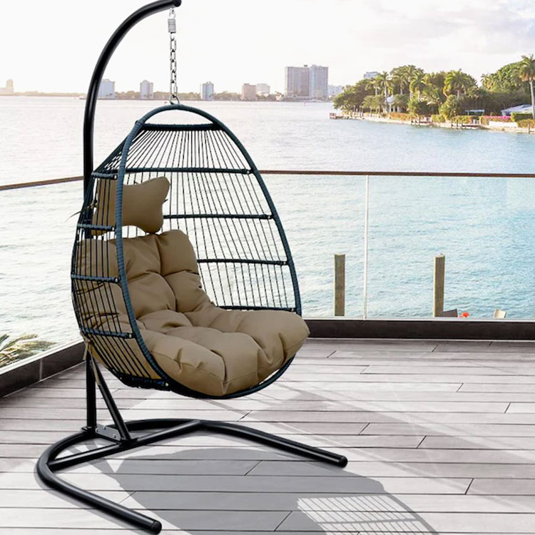 Scaun balansoar din Rattan Egg